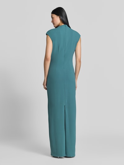 Vrouwenmodel draagt avondjurk met stretch van SWING in effen teal, opstaande kraag, maxilengte, elastische materiaalmix, rugaanzicht. Ruglengte maat 36: 149 cm, borstwijdte: 44 cm, naadritssluiting, taille met plooien.