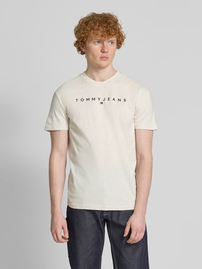 Tommy Jeans Regular fit T-shirt van puur katoen met labelstitching Offwhite gemêleerd - 4