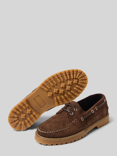 Produktfoto, Loafer aus echtem Leder in Velours-Optik von BIANCO, braun, profilierte Sohle, abgerundete Passform, Absatzhöhe 3 cm, Schafthöhe 6 cm, Schaftweite 12 cm