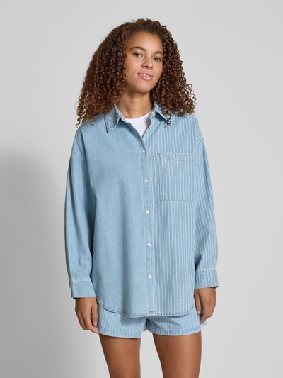 Noisy May Oversized Jeansbluse mit Brusttasche Modell 'KATRI' Hellblau 4