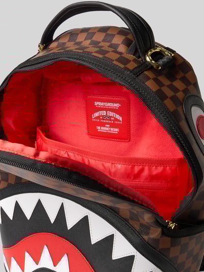Sprayground Rucksack mit Schulterriemen Modell 'SAWTOOTH SHARKS IN PARIS' Dunkelbraun 5