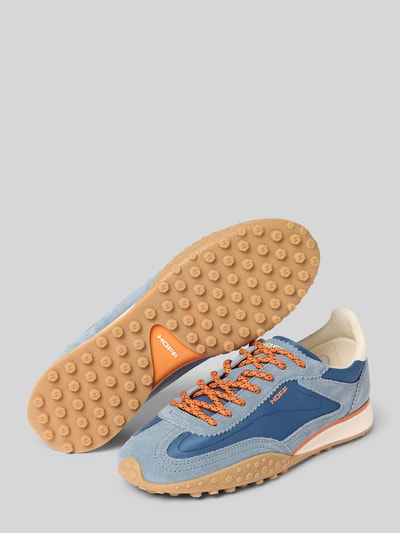 Produktfoto, Sneaker aus Leder-Mix mit Logo-Detail Modell 'Bridge' von HOFF, abgerundete Passform, blau-beige Farben, strukturierte Sohle, Damen Sneaker, Absatzhöhe 2 cm, Schafthöhe 8 cm, Schaftweite 8 cm