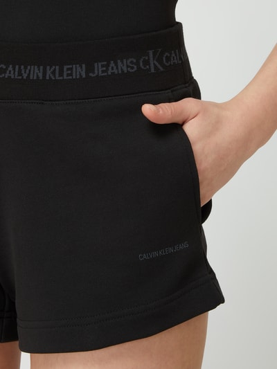 Calvin Klein Jeans Szorty z dzianiny dresowej z bawełny ekologicznej  Czarny 3