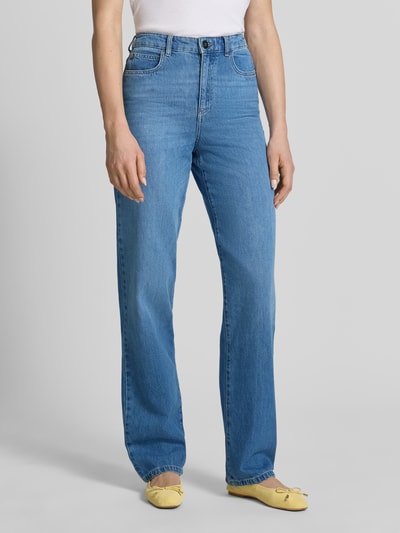 Frauenmodel trägt Wide Leg Jeans mit Eingrifftaschen von Emporio Armani im Used-Look, Baumwoll-Lyocell-Mix, Ganzkörperansicht von vorne.