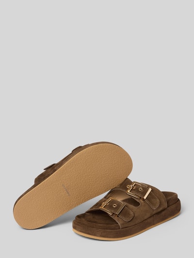 Produktfoto, Sandalette aus Leder mit Gummisohle von ALMA EN PENA w odcieniach brązu, zaokrąglony czubek, pasek ze sprzączką, naturalna skóra, gumowa podeszwa, wysokość obcasa w rozmiarze 40: 5 cm