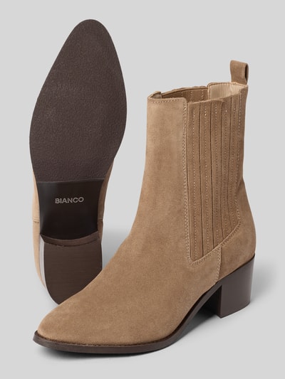 Produktfoto, Stiefel aus echtem Leder in Velours-Optik von BIANCO in Beige, glatte Sohle, 5 cm Absatz, 17 cm Schafthöhe, 13 cm Schaftweite