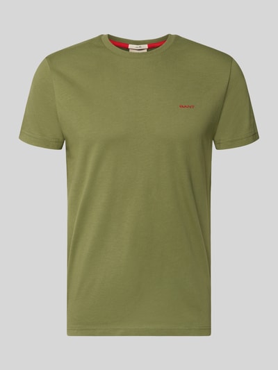Produktfoto, T-Shirt mit Label-Detail von Gant in Olivgrün, Reine Baumwolle, Gerader Schnitt, Rundhalsausschnitt, Rückenlänge 70 cm bei Größe M