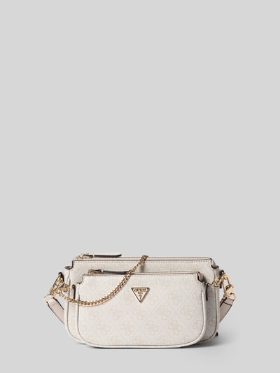 Produktfoto, Pouch mit Label-Applikation Modell 'NOELLE II' von Guess, jasny beż, złote okucia, Szerokość w rozmiarze 1: 24 cm, długość 13 cm, głębokość 5 cm, długość paska 122 cm, kontekst: damska pouch, trzymający pasek, komora główna na zamek.