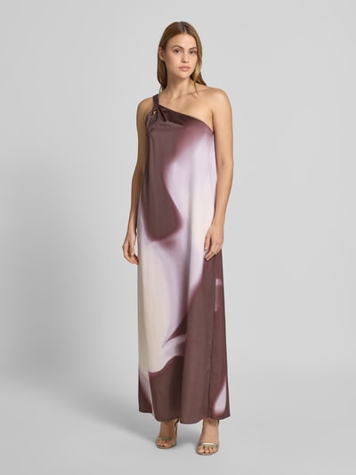 Frauenmodel trägt Regular Fit One Shoulder Maxikleid aus Viskose-Leinen-Mix Modell 'DANTEA' von BOSS mit Florales-Allover-Muster, Satin-Materialverarbeitung, fließender Passform, Maxi-Länge, Schal-Detail und Seitenschlitz, Farbverlauf in Braun- und Cremetönen, Ganzkörperansicht von vorne.