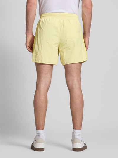 adidas Originals Relaxed Fit Shorts mit Label-Stitching Modell 'SPRINTER' Hellgelb 5