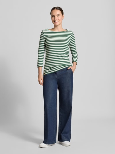 Frauenmodel trägt Longsleeve mit 3/4-Arm von Christian Berg Woman in grün-weiß gestreift, reine Baumwolle, gerade Form, Ganzkörperansicht von vorne
