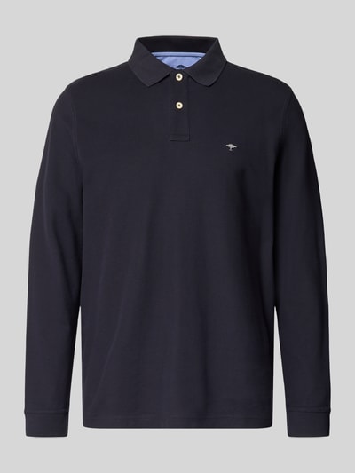 Produktfoto, Poloshirt mit Label-Stitching von Fynch-Hatton in Dunkelblau, Reine Baumwolle, Regular-Fit, Polokragen, kurze Knopfleiste, gerippte Ärmelabschlüsse, Rückenlänge bei Größe M 37 cm.