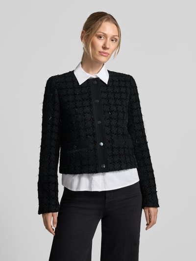 Frauenmodel trägt Regular Fit Blazer mit Woll-Anteil Modell 'GIACCA KATE' von Liu Jo White, Schwarz mit Strukturmuster, Nahaufnahme Oberkörper.