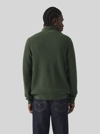 Levi's® Relaxed Fit Pullover aus reiner Baumwolle Modell 'QUARTER' Oliv 5
