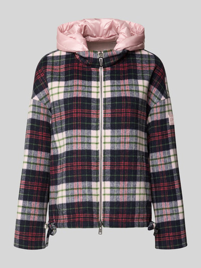 Produktfoto, Regular Fit Jacke mit Kapuze van Marc Cain voor dames, geruit patroon in zwart, wit, rood en roze, tweewegritssluiting, tunnelkoord, Ruglengte maat 36: 65 cm, Schouderbreedte maat 36: 59 cm, Borstwijdte maat 36: 63 cm, Mouwlengte maat 36: 50 cm