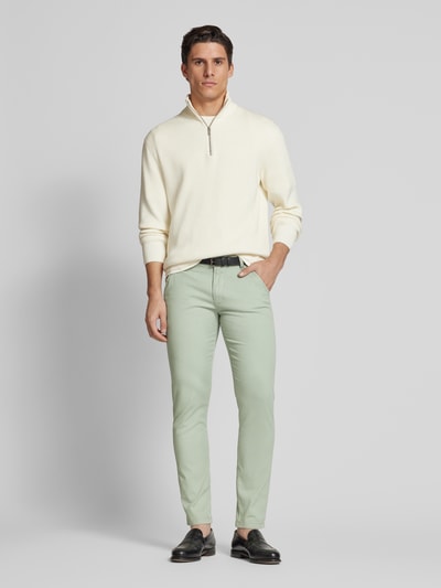 Lindbergh Classic Stretch Fit Chino mit Gürtel Gruen 1