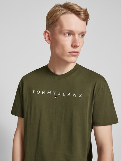 Tommy Jeans T-Shirt mit Label-Print Oliv 3