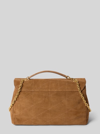 Produktfoto, Shoulder Bag aus echtem Leder Modell 'MONTES' von MANGO in Braun mit Strukturmuster und Ketten-Schulterriemen vor grauem Hintergrund.