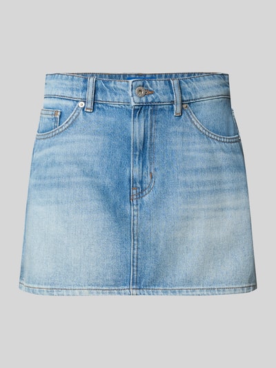 Produktfoto, Straight Fit Mini-Rock aus reiner baumwolle im 5-Pocket-Design Modell 'GALANIE_2_B' von HUGO Blue, hellblauer Denim, sichtbare Nahtdetails, strukturierte Oberfläche
