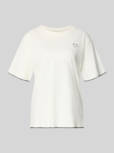 Produktfoto, T-Shirt mit Rundhalsausschnitt und Stitchings von FREE/QUENT in Weiß, reine Baumwolle, Relaxed Fit, Herz-Stitching-Dekor.