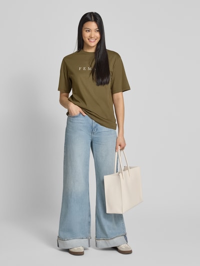 Selected Femme T-shirt o kroju oversized z nadrukiem z logo model ‘VILJA’ Oliwkowy 1