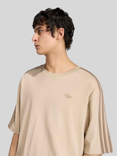 adidas Originals Loose Fit T-Shirt aus reiner Baumwolle mit Logo-Stitching Sand 5