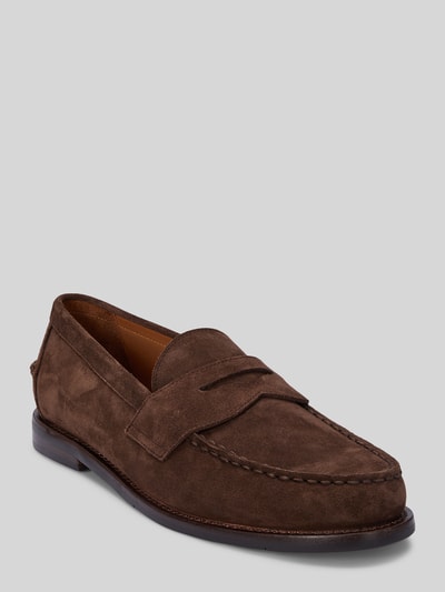 Produktfoto, Loafer aus Veloursleder von Polo Ralph Lauren in Dunkelbraun, abgerundete Spitze, Blockabsatz, strukturierte Sohle, Glattleder