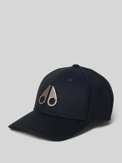 Produktfoto, Basecap aus reiner Baumwolle von Moose Knuckles in Schwarz mit Zier-Applikation in metallic, Luftlöchern und verstellbarem Riegel