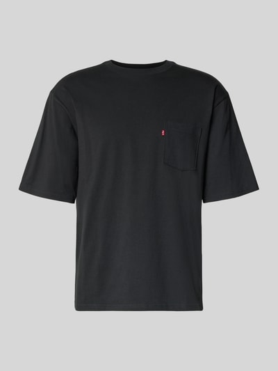 Produktfoto, T-Shirt mit Brusttasche und Label-Detail von Levi's®, reine Baumwolle, gerader Schnitt, schwarzer Farbton, strukturierte Oberfläche, gerippter Rundhalsausschnitt, Brusttasche mit Label-Detail, Rückenlänge bei Größe M: 70 cm.
