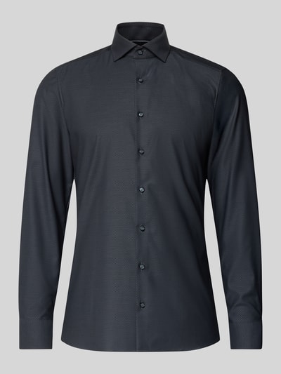 Produktfoto, Slim Fit Businesshemd aus Baumwolle mit Kentkragen von OLYMP Level Five, schwarz mit feinem Muster, glatte Textur, Knopfleiste, Kentkragen, Rückenlänge 81 cm, Schulterbreite 44 cm, Ärmellänge 67 cm