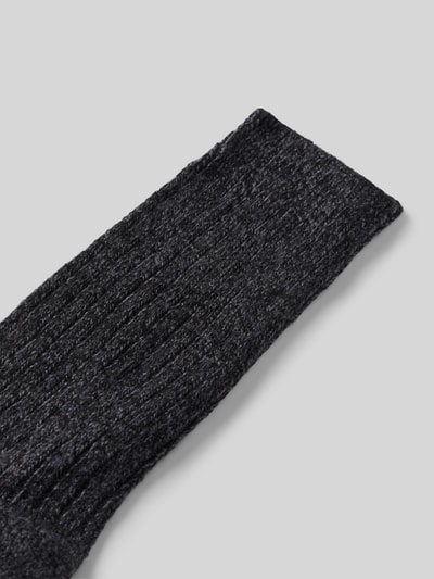 Produktfoto, Socken mit Woll-Anteil mit Rippbündchen Modell 'cosy mouline' von camano, dunkelgraue grobmaschige Struktur, Detailaufnahme, Herren Socken Material-Mix mit Woll-Anteil