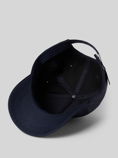 Produktfoto, Basecap mit Label-Stitching Modell 'Mario' von JOOP! Collection, ciemnogranatowa czapka z daszkiem, wzór z logo, regulowana długość