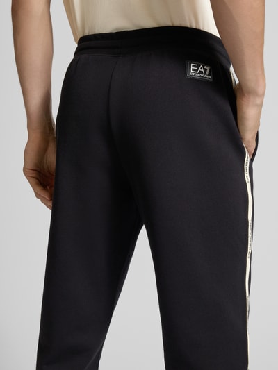 EA7 Emporio Armani Regular Fit Sweatpants mit Tunnelzug Modell 'Train' Black 3