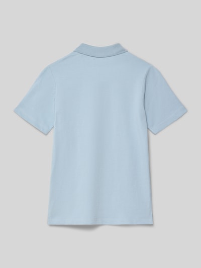 Produktfoto, hellblaues Regular Fit Poloshirt mit Label-Print Modell 'ALLIANCE' von Jack & Jones aus reiner Baumwolle, glatte Textur.