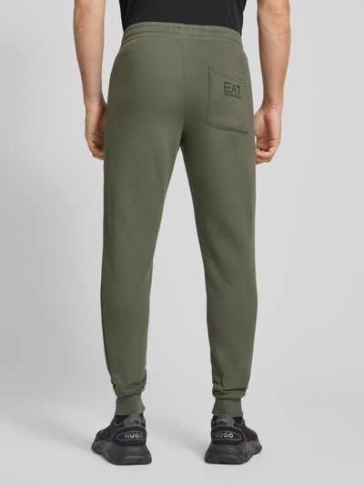 EA7 Emporio Armani Regular Fit Sweatpants mit elastischem Bund Oliv 5