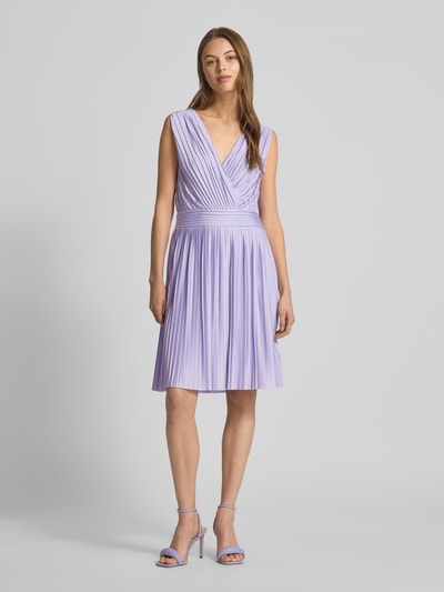 GUIDO MARIA KRETSCHMER WOMAN Knielanges Cocktailkleid mit Plisseefalten Modell 'Linn' Lavender 1