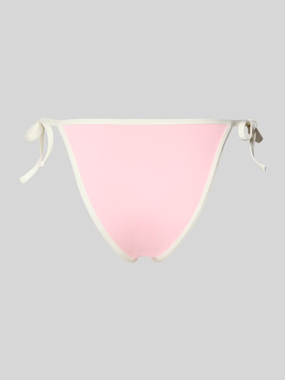 Produktfoto, Bikini-Slip mit Schnürung und Label-Applikation Modell 'NIKI' von Guess im rosa-weißen Material-Mix mit Stretch-Anteil, körpernahe Passform