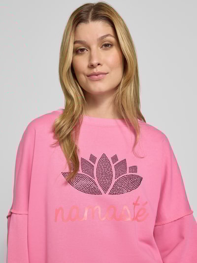 miss goodlife Sweatshirt mit Ziersteinbesatz und Rundhalsausschnitt Rosa 3