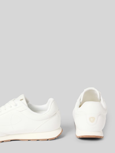 Productfoto, Sneaker met label-details model 'SWINK01' van Blauer USA in afgeronde vorm, gestructureerde zool, wit, maat 40 context.