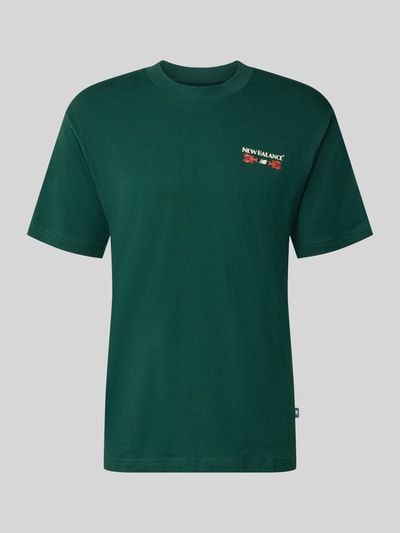 Produktfoto, T-Shirt mit Label-Print Modell 'GRAB A BITE BOSTON' von New Balance in Dunkelgrün, reine Baumwolle, gerader Schnitt, Rundhalsausschnitt