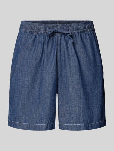 Produktfoto, Relaxed Fit Jeansshorts aus reiner Baumwolle von Lacoste in blauer Denim-Optik, elastischer Bund mit Tunnelzug, sichtbare seitliche Eingrifftaschen, eine Gesäßtasche, glatte Textur, Logo-Detail.