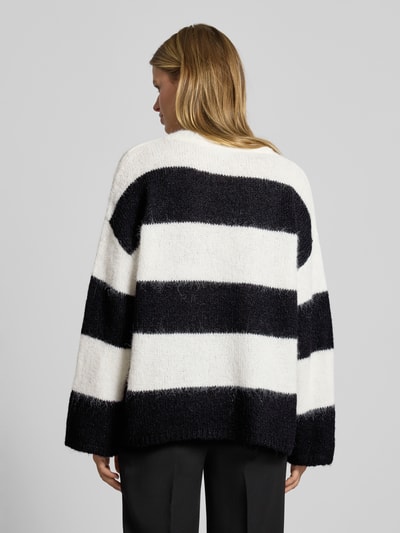 Noisy May Sweter z dzianiny o kroju oversized z prążkowanymi wykończeniami model ‘SUTTON’ Czarny 5