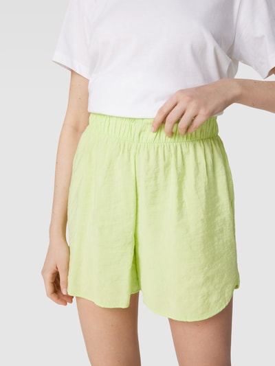 Vero Moda Shorts mit elastischem Bund Modell 'QUEENY' Hellgruen 3