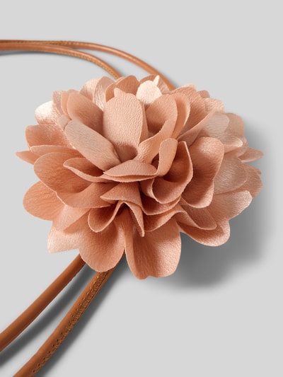 Produktfoto, Kordelgürtel mit Blumen-Applikation von Vanzetti in Beige mit matter und leicht glänzender Oberfläche, Detailaufnahme.