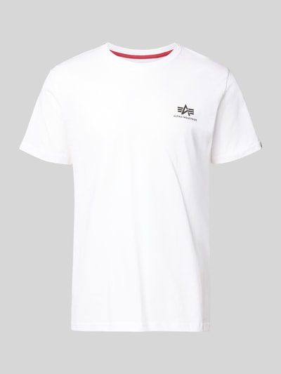 Productfoto, T-Shirt met logo en ronde hals van Alpha Industries, puur katoen, regular fit, wit met zwarte print, ruglengte maat M 67 cm