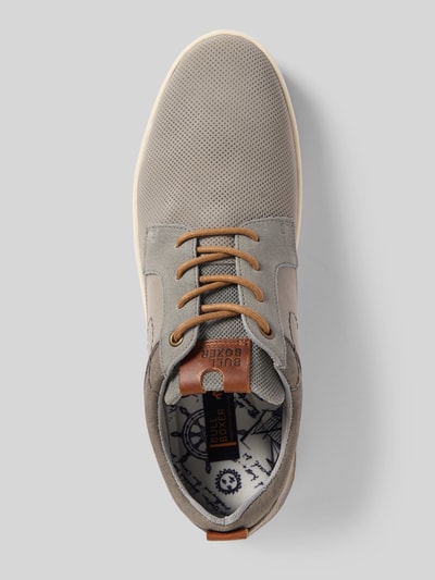 Produktfoto, Schnürschuhe aus Leder-Mix mit Logo-Prägung von BULLBOXER in Grau, abgerundete Passform, profilierte Sohle, strukturierte Oberfläche