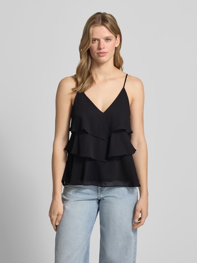 Frauenmodel trägt Regular Fit Trägertop mit Volants Modell 'LINN' von Only, Optik: Unifarben, V-Ausschnitt, Spaghettiträger, Ganzkörperansicht von vorne.