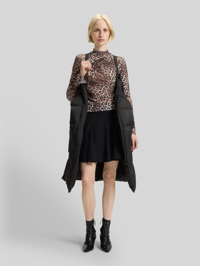 HUGO Płaszcz puchowy o kroju regular fit z kapturem model ‘FINI-3’ Czarny 6