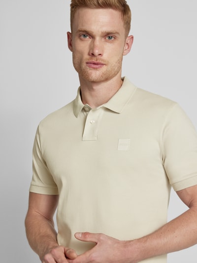 BOSS Orange Poloshirt mit kurzer Knopfleiste Sand 3