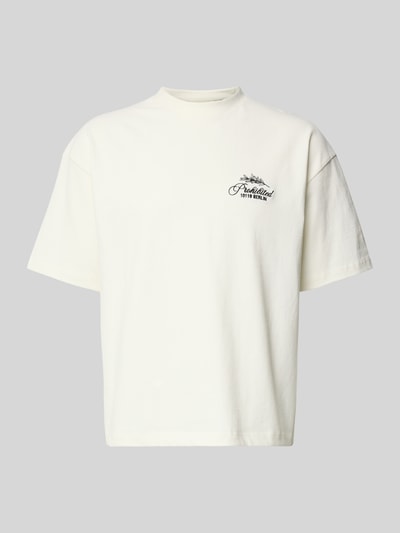 Produktfoto, T-Shirt mit Label-Stitchings und Rundhalsausschnitt von PROHIBITED, weiß, reine Baumwolle, Regular Fit, glatte Textur.